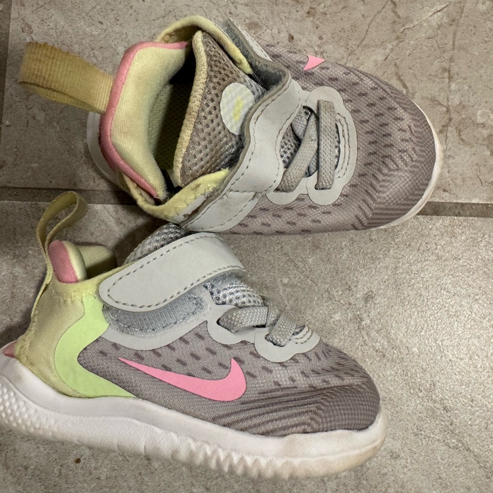 Nike Kids' Sneakers in Gray and Pink size 5 C